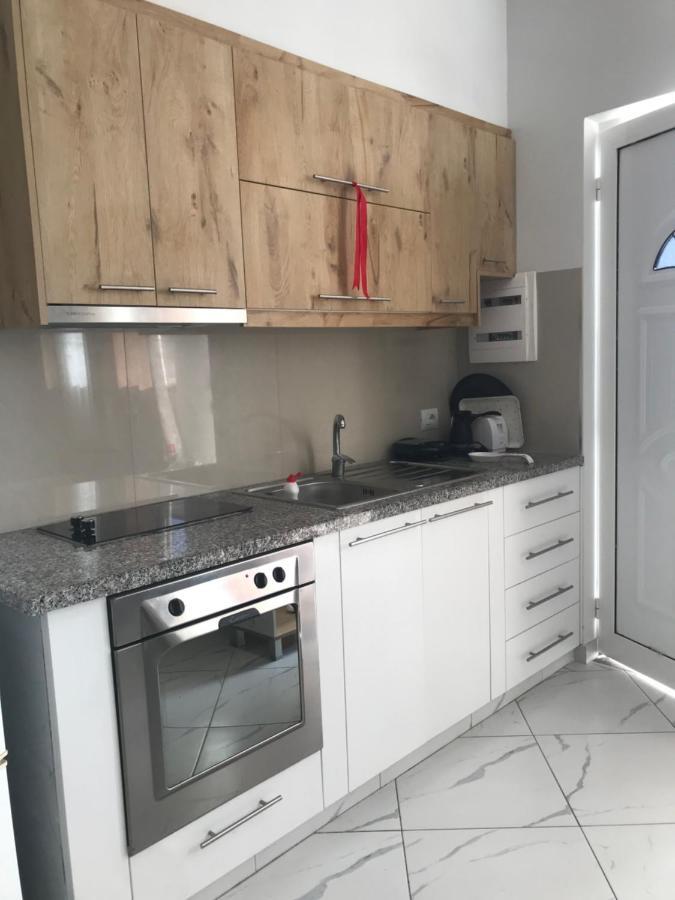 Floban & Mirdar Koshi Apartament