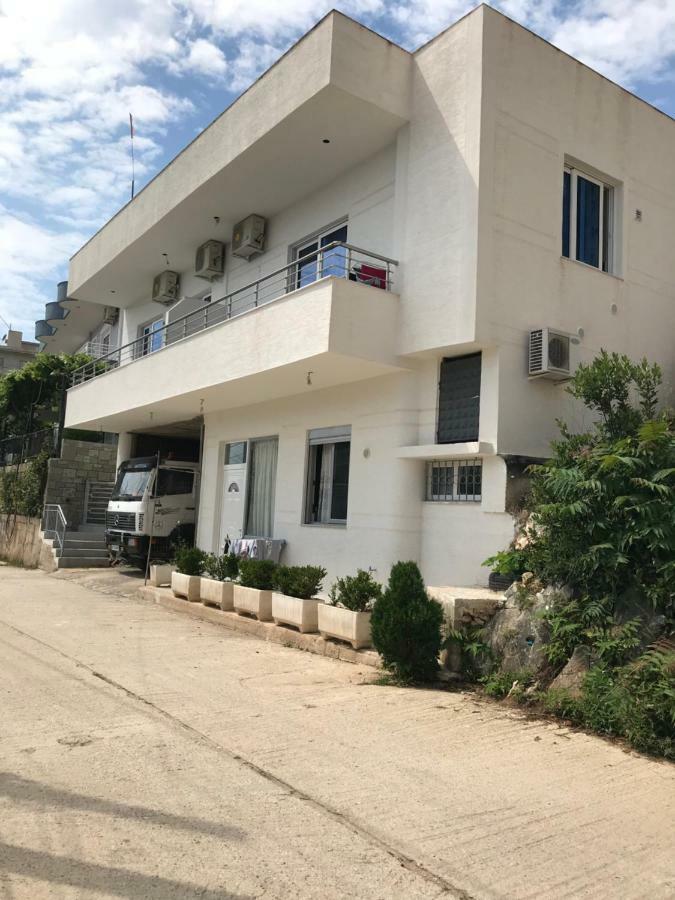 Apartament Floban & Mirdar Koshi *